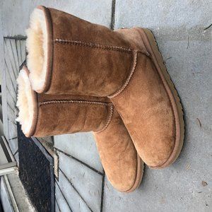 UGG Classic Short Boot